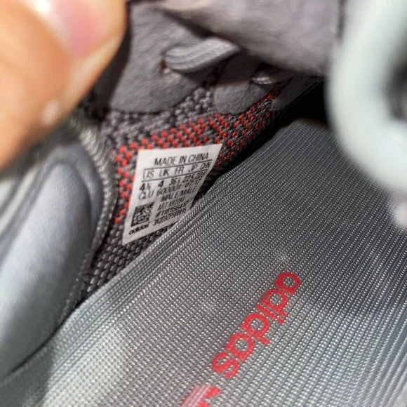 Adidas Yeezy Boost 350 V2 - Picture 9 of 11